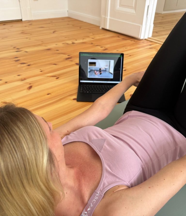 MIT ONLINE FITNESSTRAINING ZIELE ERREICHEN UND DRAN BLEIBEN ONLINE TRAINING MIT TRAINERIN